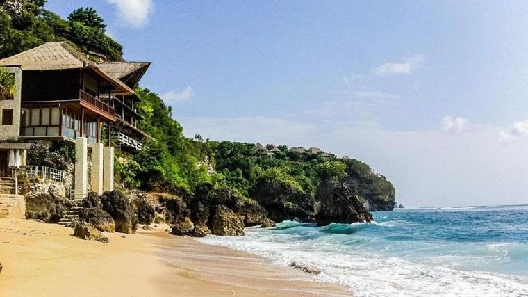 Bingin Beach with Cabin